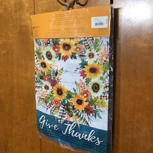 🆕 EVERGREEN- DECORATIVE GARDEN FLAG 🆕